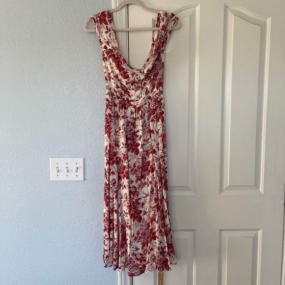 Reformation off-the-shoulder Violet Dress in red and white print. - Picture 3 of 5
